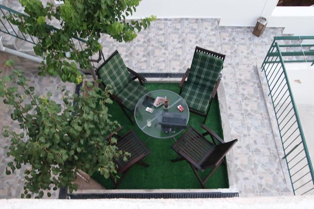Big Oasis Near The Center Of Athens