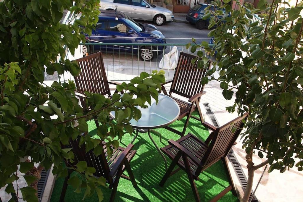 Big Oasis Near The Center Of Apartment Athens